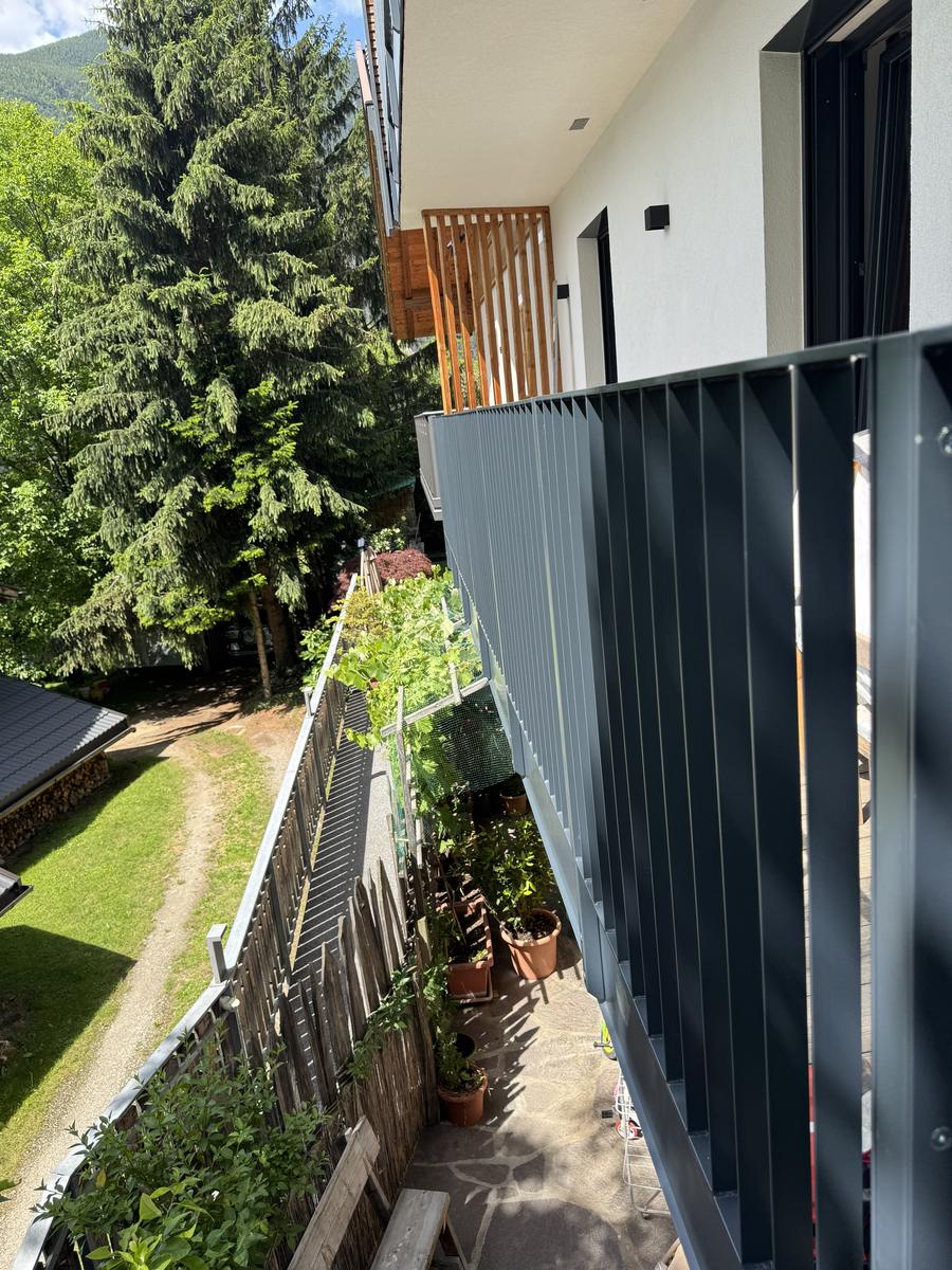 Fertig montiertes Balkongeländer